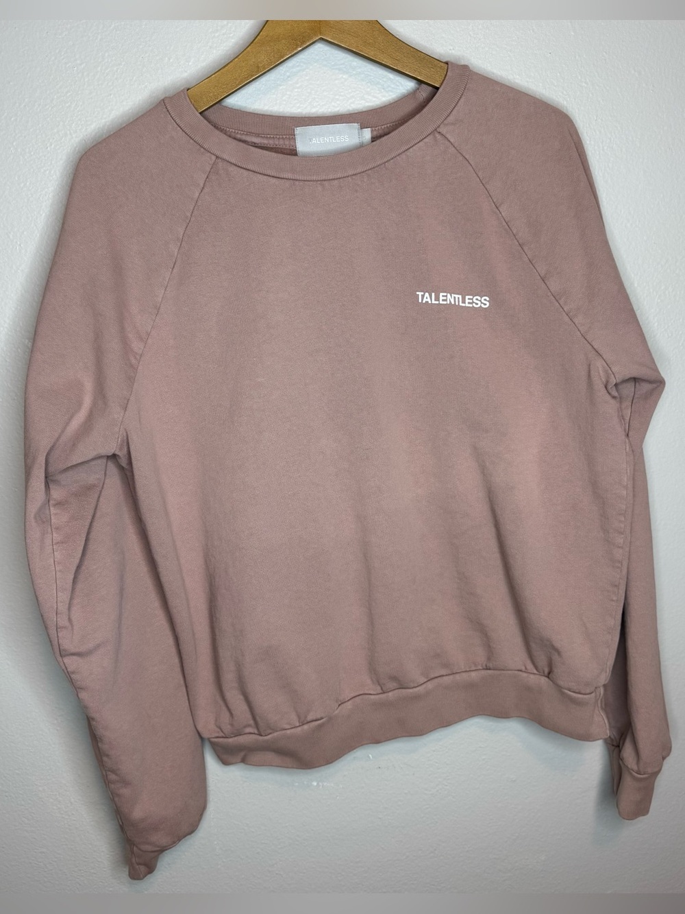 TALENTLESS Women’s Lightweight Raglan Crewneck Sweatshirt Dusty Pink M